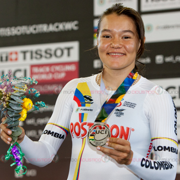 Martha Bayona se colgó la medalla de plata en el Keirin tras una espectacular serie final