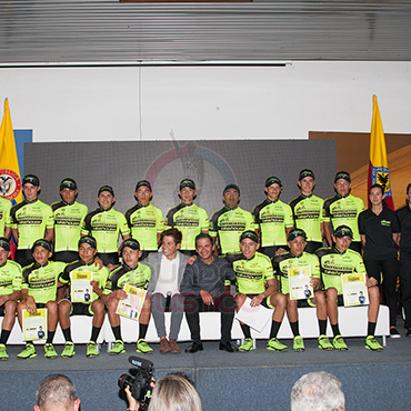 El Fundación Esteban Chaves-Bikehouse presentó su equipo para la temporada 2017