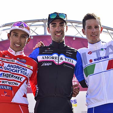 Egan Bernal siguió adelante con su sensacional temporada 2017 con la segunda casilla del podio en el Giro del Apenino