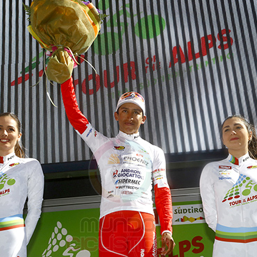 Egan Bernal, campeón de los jóvenes del Tour de los Alpes