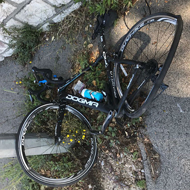 Froome publicó la foto de como quedó su bicicleta tras el accidente en Mónaco