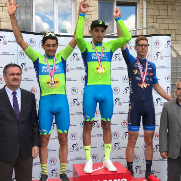 Brayan Ramírez ganador de etapa y líder de Tour de Ankara. Oscar Sevilla fue segundo