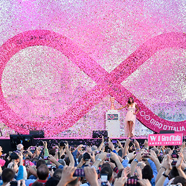 Con presentación de equipos arrancó el Giro 100