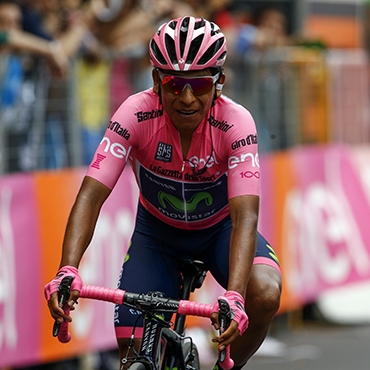 Nairo Quintana llega vestido de rosa a la última jornada de la edición 100