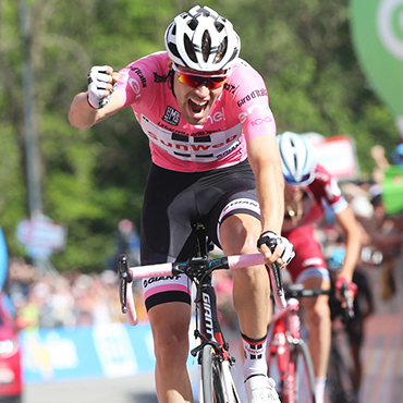 Tom Dumoulin se afianza en liderato del Giro