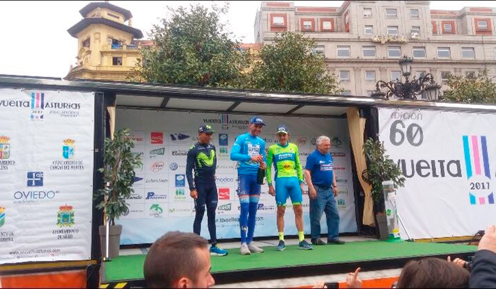 Podio final de la Vuelta a Asturias: Raúl Alarcón, Campeón. Nairo Quintana (segundo) y Oscar Sevilla (tercero)