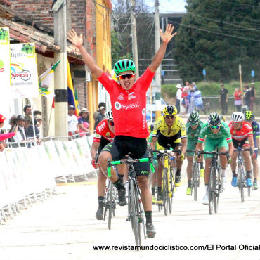 Diego Ochoa ganador de la tercera etapa en la Vuelta a Boyacá