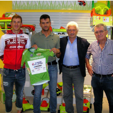 Gianni-Savio con Davide Ballerini, Paolo Scolè y Mario Androni