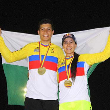 Diego Arboleda y Mariana Pajón se alzaron con los títulos de Campeones Nacionales de BMX en las finales por series