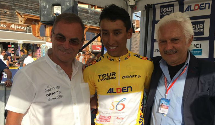 Bernard Hinault y Gianni Savio, con Egan Bernal, el líder Tour de L'Avenir