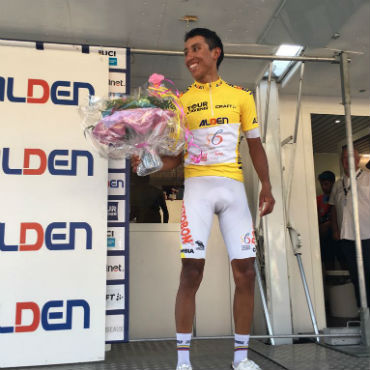 Egan Bernal en sensacional presentación ganó la etapa y es nuevo líder