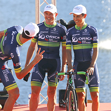 Esteban Chaves se alista con el Orica Scott para mejorar su presentación del 2016