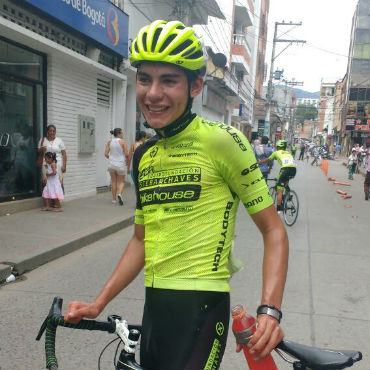 Sergio Granados vencedor de primera etapa de Vuelta Juvenil de Cundinamarca