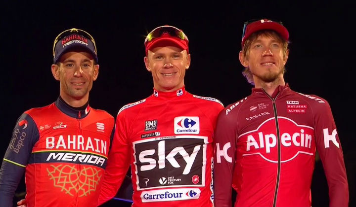 Chris Froome acompañado en el podio por Vincenzo Nibali y Ilnur Zakarin