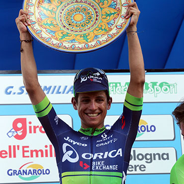 Esteban Chaves defiende título en el Giro de la Emilia