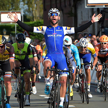 Fernando Gaviria obtiene su décimo triunfo en la temporada