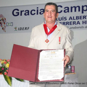 Lucho Herrera el ganador hace 30 años de la Vuelta a España fue condecorado en Fusagasugá