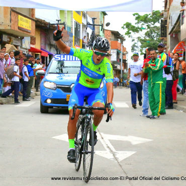 Víctor Ocampo ganador de primera etapa de Vuelta Juvenil de Antioquia