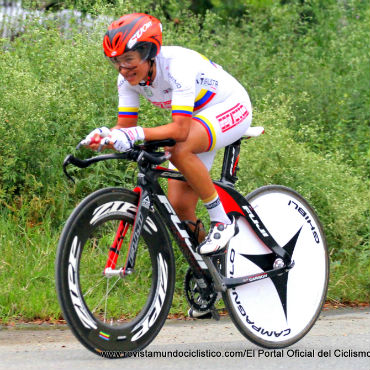 Ana Sanabria, primera líder de la Vuelta a Colombia Femenina
