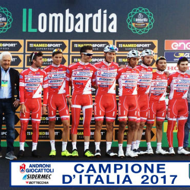 Los campeones italianos en el podio europeo