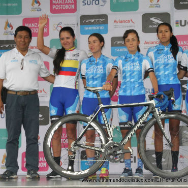 Jorge Tenjo, el técnico de Bogotá Mejor Para Todos en Vuelta a Colombia Femenina