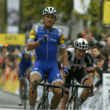 Matteo Trentin ganador este domingo del París-Tours