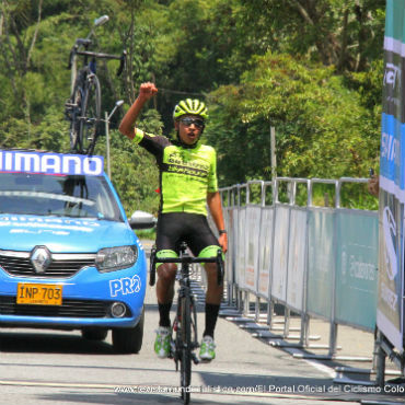 Santiago Buitrago de la Fundación Esteban Chaves ganador de primera etapa