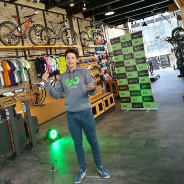 Esteban Chaves en lanzamiento de su centro de de entrenamiento