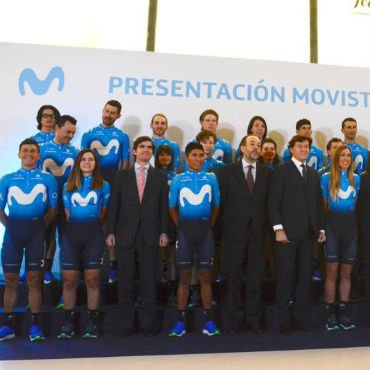 La plantilla del Movistar Team y su nuevo uniforme fueron presentados este jueves en Madrid, España