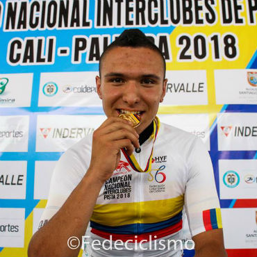 Julián Osorio uno de los ganadores del Nacional Interclubes de Pista (FOTO FCC)