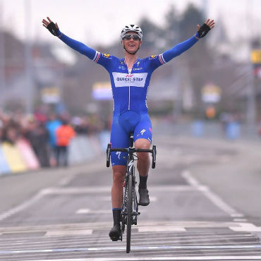 Niki Terpstra ganador de manera extraordinaria de Tour de Flandes