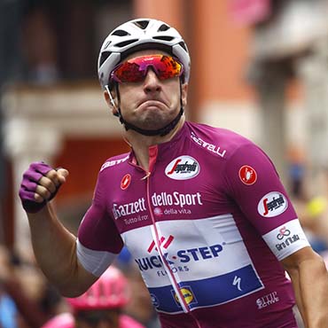 Elia Viviani sumó este viernes su tercera conquista en el Giro de Italia 2018