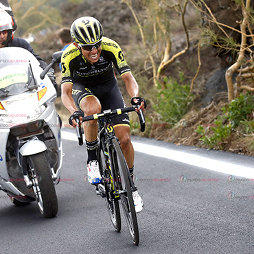 Esteban Chaves alcanzó magistralmente este jueves su segundo triunfo en el Giro de Italia