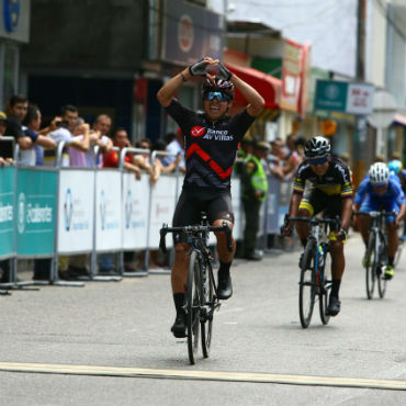 Juan Esteban Guerrero ganador de cuarta etapa de Vuelta de la Juventud