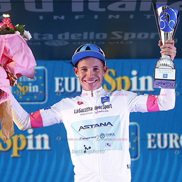 Miguel Ángel López y Chris Froome, el saludo de los mejores del Giro de Italia 2018