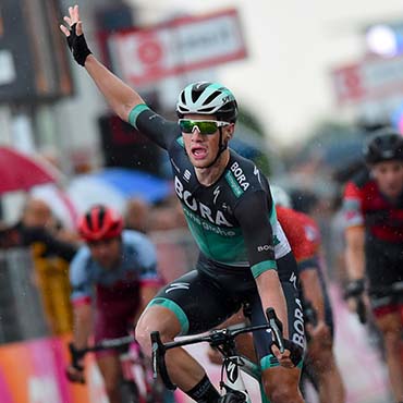 Sam Bennett logró este jueves su segunda victoria en el Giro 2018 en la 12a etapa