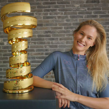 La supermodelo Bar Refaeli, presentadora oficial del Giro de Italia