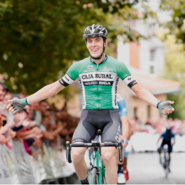 El español, Alex Aranburu ganador este martes de circuito de Getxo (Foto Caja Rural)