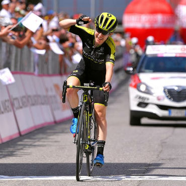 La australiana Amanda Spratt vencedora de sexta etapa de Giro Rosa (Foto Mitchelton-Scott
