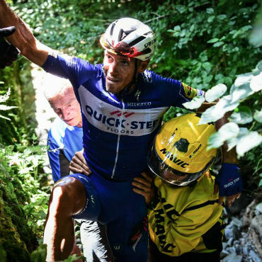 Una espeluznante caída sacó del Tour de Francia a Philippe Gilbert (FOTO TDF)