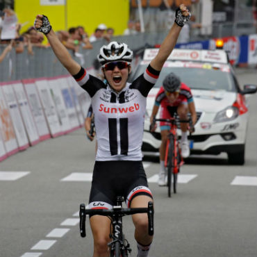 La estadounidense Ruth Winder, coronó la fuga y ganó quinta etapa de Giro Rosa