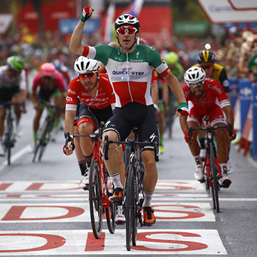 Viviani fue el vencedor de la 3a etapa de la Vuelta a España en un impresionante remate