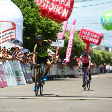 José Serpa ganador de undécima etapa de Vuelta a Colombia en Puerto Boyacá