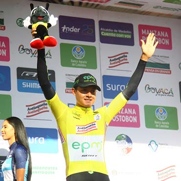 Contreras se vistió este domingo como primer líder de la edición 2018 de la Vuelta a Colombia