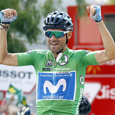 Alejandro Valverde listo para jugarse sus últimas cartas este viernes y sábado en la despedida de la montaña (Foto Movistar