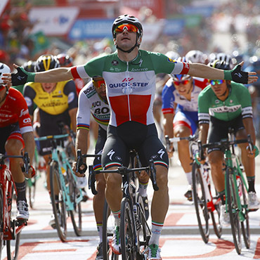 Elia Viviani sumó su segunda victoria de etapa en la Vuelta a España 2018