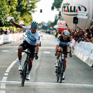 Gianni Moscon ganó el duelo a Romain Bardet en el Giro de la Toscana (Foto Sky)