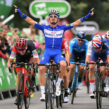 Julian Alaphilippe se impuso en tercera etapa de Tour de Gran Bretaña