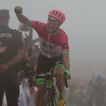 Woods ganó una etapa épica en el Balcón de Bizkaia. "Supermán" López se puso cuarto en la CG