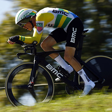 Rohan Dennis hizo bueno el pronostico y ganó la CRI